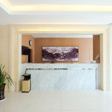 Jinjiang Inn Xianning Yinquan Avenue Hot Spring Hotel Екстер'єр фото