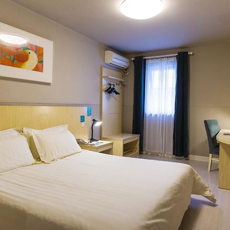 Jinjiang Inn Xianning Yinquan Avenue Hot Spring Hotel Екстер'єр фото