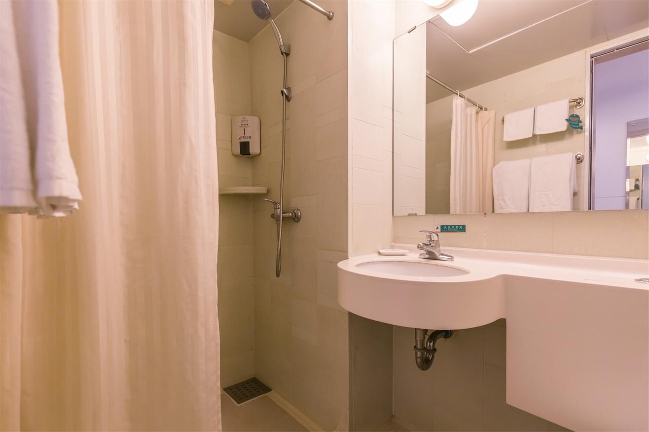 Jinjiang Inn Xianning Yinquan Avenue Hot Spring Hotel Екстер'єр фото